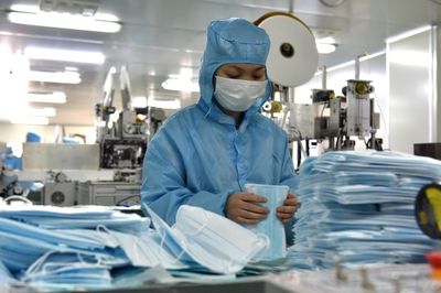 李渡鎮加緊生產醫療防護物資 全力保障防疫需求